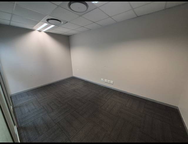 221M² OFFICE TO LET IN WOODMEAD